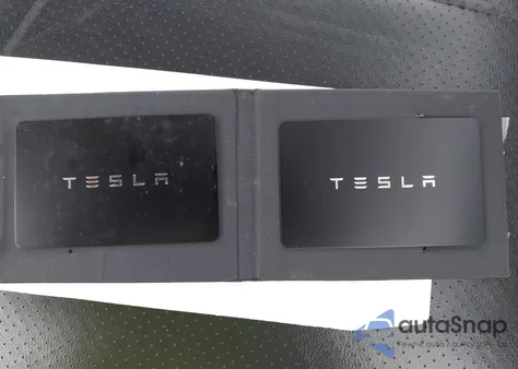 2023 Tesla Model Y Awd/Long Range Dual Motor All-Wheel Drive z USA, uszkodzony, nr VIN 7SAYGAEE6PF777290